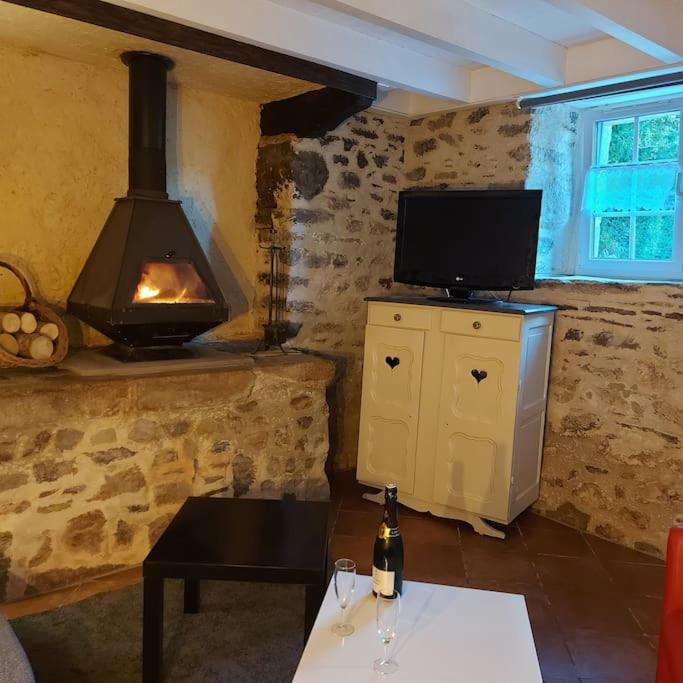 Penty Typique Kercab Dans Un Ancien Moulin Villa Plomodiern Exteriör bild